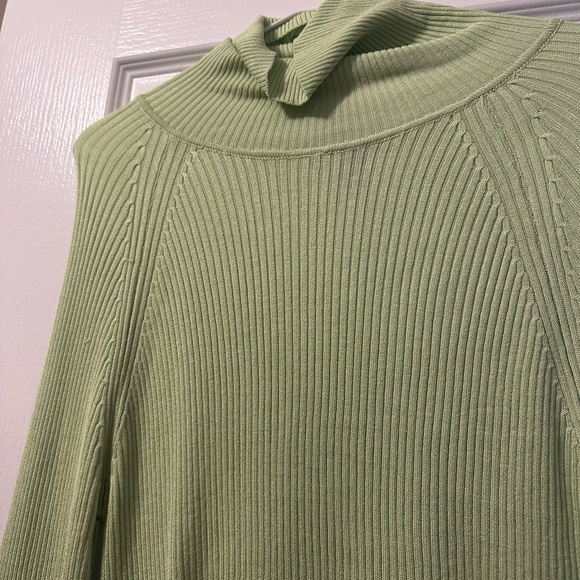Green ribbed turtle neck - Picture 4 of 6